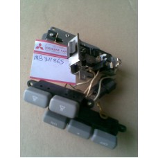 MB711865 MITSUBISHI L300 TAVAN LAMBA